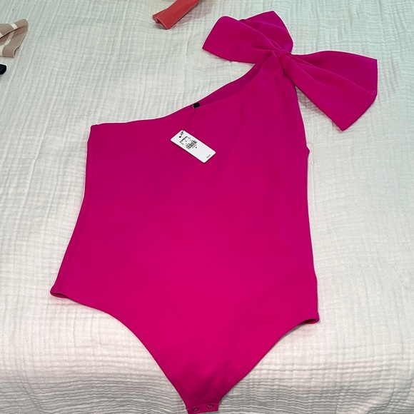 Express Tops - One-Shoulder Bow Shirt in Bright Fuchsia